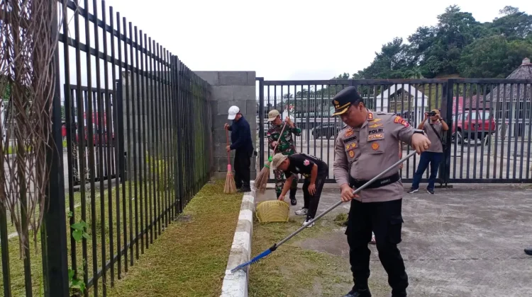 Polres Sanggau Gelar Indonesia ASRI di PLBN Entikong